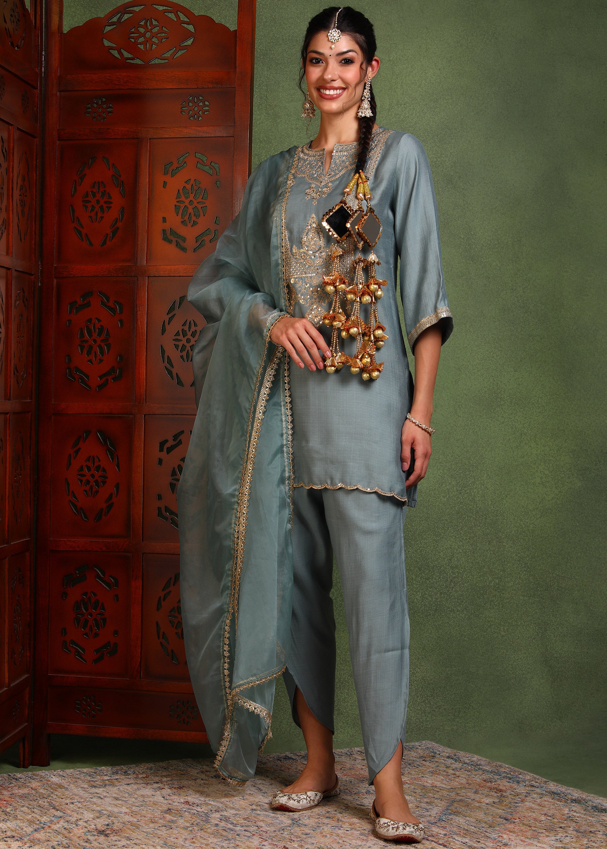 Heerify Heavy Golden Mirror Punjabi Paranda – Square Mirror Design with Gota Patti & Latkan Tassels | Patiala Shahi Parandi Hair Accessory